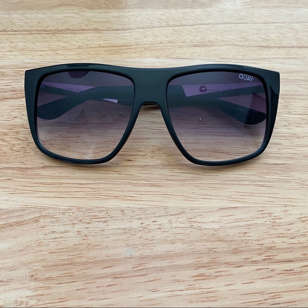 Quay Incognito Sunglasses Flat Top
